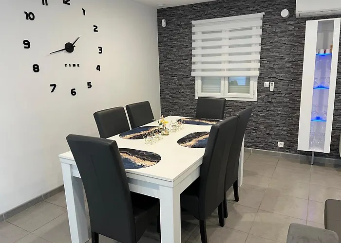 Villa Privative 3 Et Piscine Priv Pres Carcassonne