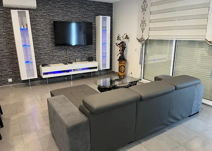 Privative 3 Et Piscine Priv Pres *