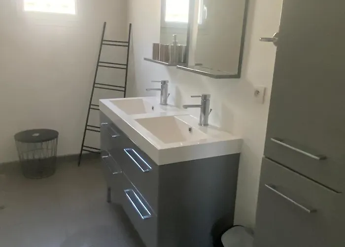 Privative 3 Et Piscine Priv Pres